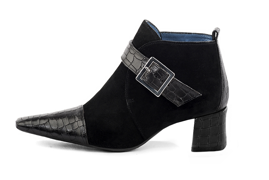 Satin black women's ankle boots with buckles at the front. Tapered toe. Medium block heels. Profile view - Florence KOOIJMAN
